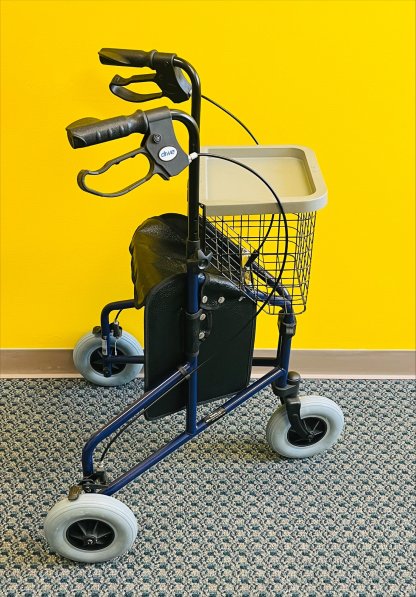 3 WHEELED ROLLATOR 