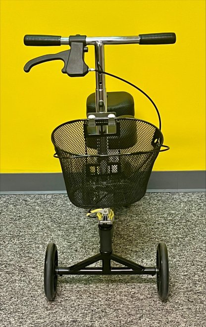 KNEE SCOOTER