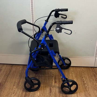 ROLLATOR/TRANSPORT CHAIR