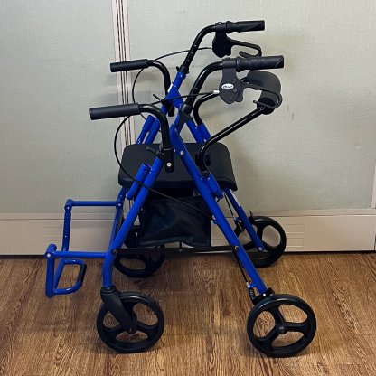 ROLLATOR/TRANSPORT CHAIR