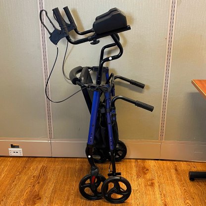 UPRIGHT ROLLATOR