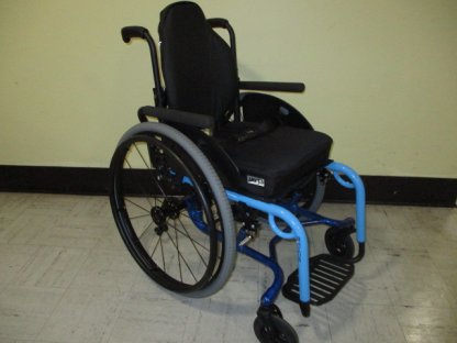 Manual wheelchair petite 14"x16"