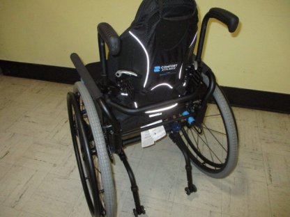 Manual wheelchair petite 14"x16"