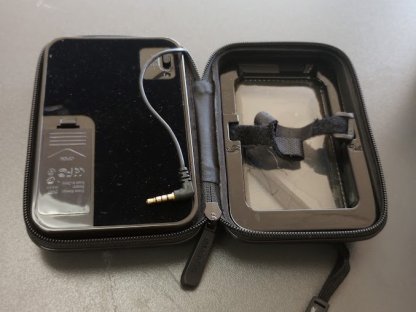 clamshell zipper pouch