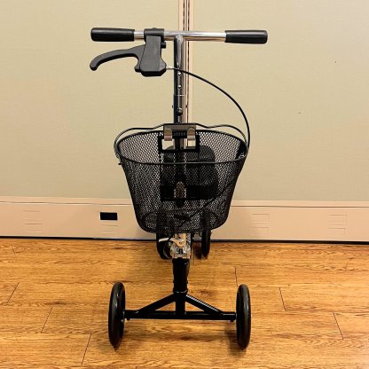 KNEE SCOOTER