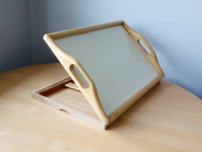 Table using angle stand