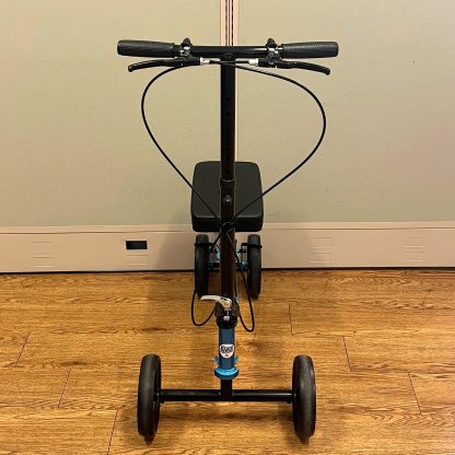 KNEE SCOOTER