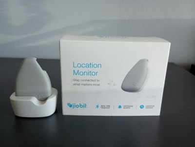 White box with photo of tracker on it