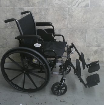 Manual Wheelchair 17x15