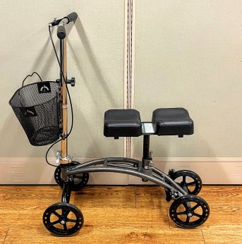 KNEE SCOOTER