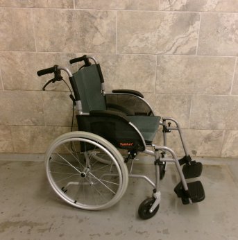 Manual Wheelchair 18x16
